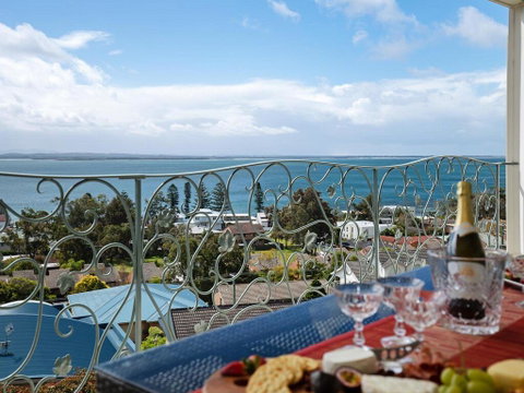 'Baylife Villa' 4a Warruga St - Large Home With WIFI, Netflix, Aircon, Linen & Spectacular Views - Great Ocean Road Tourism 0