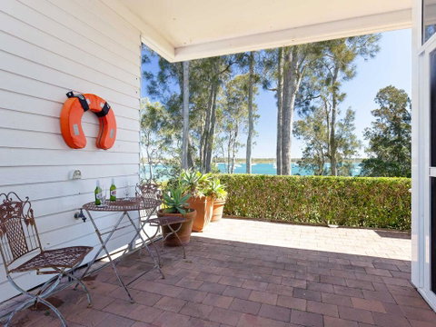 'Corlette Waterfront', 2/44 Danalene Parade - Waterfront Luxury, WIFI, Aircon, Boat Parking - Great Ocean Road Tourism 3