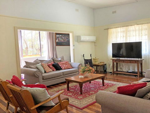 'Daves Place', 27 Rigney St - Holiday House With WIFI, Aircon & Boat Parking - Great Ocean Road Tourism 3