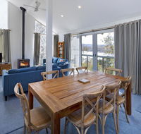 'Matilda' - Spacious  centrally located with great lake views - Great Ocean Road Tourism