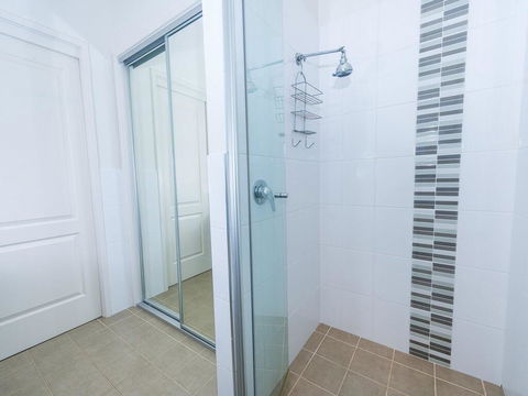 1 'Florida', 5 Lillian Street - 2 Min Walk To Beach, Shops & Restaurants - Great Ocean Road Tourism 2