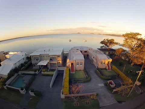 1 'Seaside Splendour' 137 Soldiers Point Road - Beautiful Unit On The Waterfront - Great Ocean Road Tourism 0