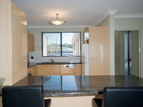 1 'Seaside Splendour' 137 Soldiers Point Road - Beautiful Unit On The Waterfront - Great Ocean Road Tourism 3