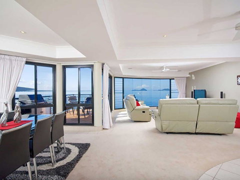 1 'Seaside Splendour' 137 Soldiers Point Road - Beautiful Unit On The Waterfront - Great Ocean Road Tourism 1