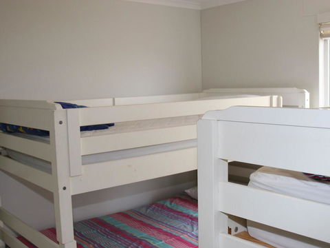 1 'The Clippers' 131 Soldiers Point Road - Fabulous Waterfront Unit - Great Ocean Road Tourism 1