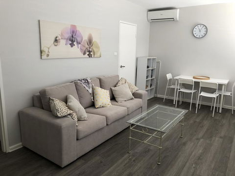 1 Bedroom Unit In Heart Of Elsternwick - Great Ocean Road Tourism 0
