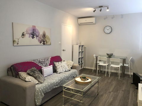 1 Bedroom Unit In Heart Of Elsternwick - Great Ocean Road Tourism 2