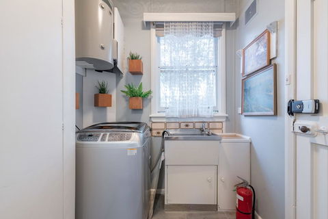 1 Private Double Room In Carramar 1 Minute Walk To Station - SHAREHOUSE - Great Ocean Road Tourism 3