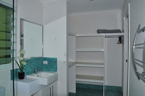 10 Double Island Drive - Modern Family Home, Centrally Located, Swimming Pool & Outdoor Area - Great Ocean Road Tourism 2