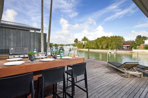 103 Noosa Parade - Great Ocean Road Tourism 1