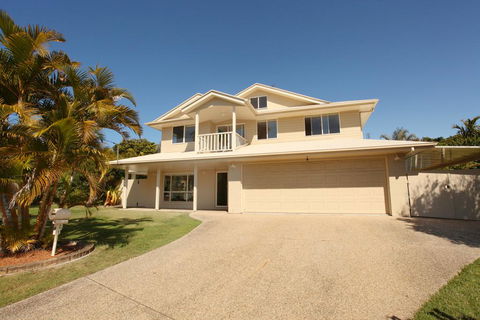 11 Dalmor Court, Coolum Beach - Pet Friendly, Linen Supplied, 500 BOND - Great Ocean Road Tourism 0