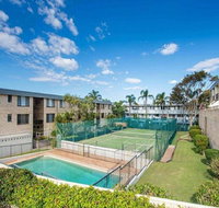 14 'THE DUNES' 38 MARINE DR - LARGE UNIT WITH POOL TENNIS COURT AND DIRECTLY ACROSS FROM FINGAL - Great Ocean Road Tourism
