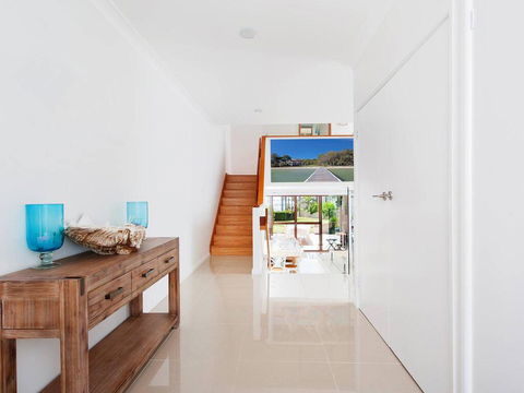 15 'The Moorings', 4 Cromarty Road - Stunning With Water Views & Pool - Great Ocean Road Tourism 1