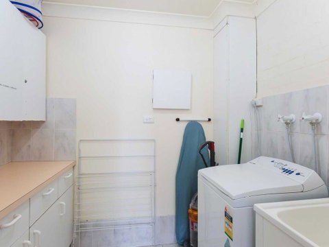16 'The Moorings' 4 Cromarty Road - Waterfront Property With Pool & Air Conditioning - Great Ocean Road Tourism 2