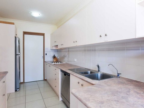 16 'The Moorings' 4 Cromarty Road - Waterfront Property With Pool & Air Conditioning - Great Ocean Road Tourism 1
