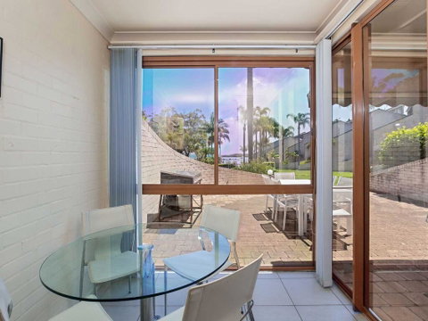 16 'The Moorings' 4 Cromarty Road - Waterfront Property With Pool & Air Conditioning - Great Ocean Road Tourism 3