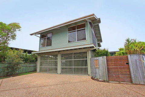 18 Northbeach Place, Mudjimba Beach - Pet Friendly, Linen Included, WIFI - Great Ocean Road Tourism 0