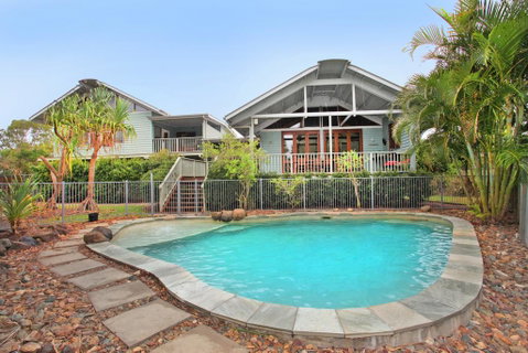 18 Northbeach Place, Mudjimba Beach - Pet Friendly, Linen Included, WIFI - Great Ocean Road Tourism 1