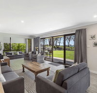 19 'Bay Parklands' 2 Gowrie Avenue - ground floor renovated unit with water views  WIFI - Great Ocean Road Tourism