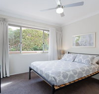 2 'Bronte Court' 17 Magnus Street - air con complex pool and centrally located - Great Ocean Road Tourism