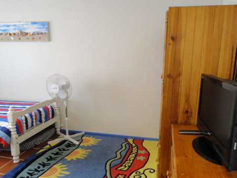 2 'Copacabana', 61 Sandy Point Road - Cute Unit With Water Views From The Balcony - Great Ocean Road Tourism 2