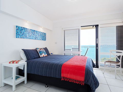 2 'Lanimer' 14 Mitchell Street - Beautiful Waterfront Property With Spectacular Views - Great Ocean Road Tourism 1