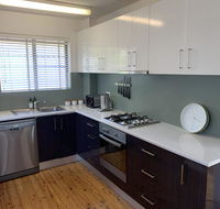2 Bed Bar Beach Apartment - stroll to beach  cafes supermarket apartment 6 - Great Ocean Road Tourism