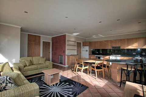 2 Munyang Street, Jindabyne - Great Ocean Road Tourism 0