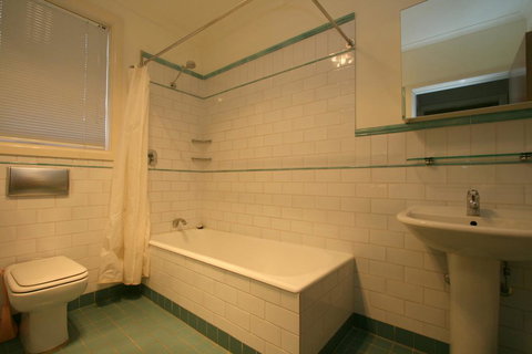 2 Munyang Street, Jindabyne - Great Ocean Road Tourism 2