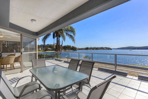 2 The Shores Soldiers Point - Waterfront - Uninterrupted Water Views INCLUDING ALL LINEN & TOWELS, Free Wi-Fi - Great Ocean Road Tourism 0