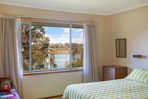 2 Water Crescent - Retro Haven - Great Ocean Road Tourism 3