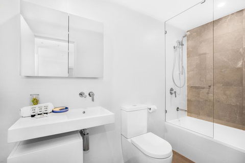 2-Bed Beach Apartment With Pool, Parking And Balcony - Great Ocean Road Tourism 3