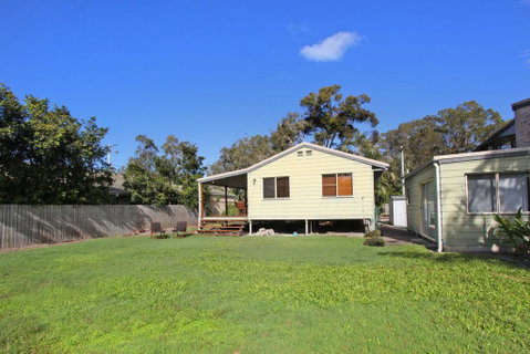 24 Sundew Street, Mudjimba - 500 Bond - Pet Friendly, Linen Supplied, WIFI, Air Cond. - Great Ocean Road Tourism 1