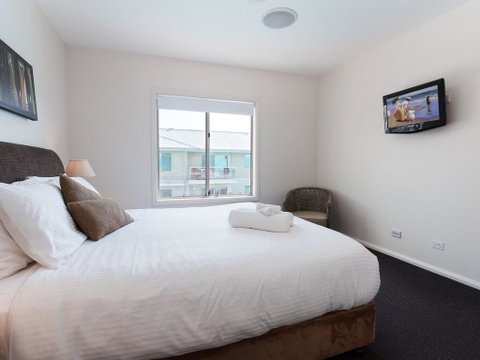 245 'Pacific Blue', 265 Sandy Point Rd - Air Conditioned Unit With Resort Facilities And Linen Supplied - Great Ocean Road Tourism 2