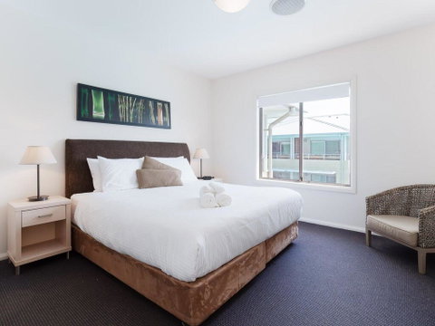 245 'Pacific Blue', 265 Sandy Point Rd - Air Conditioned Unit With Resort Facilities And Linen Supplied - Great Ocean Road Tourism 1