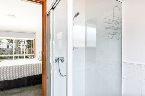 BEST Location! Sleep 7 Pet Friendly Spacious - Great Ocean Road Tourism 1