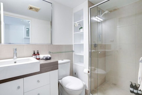 Cairns Central Studio - Great Ocean Road Tourism 4