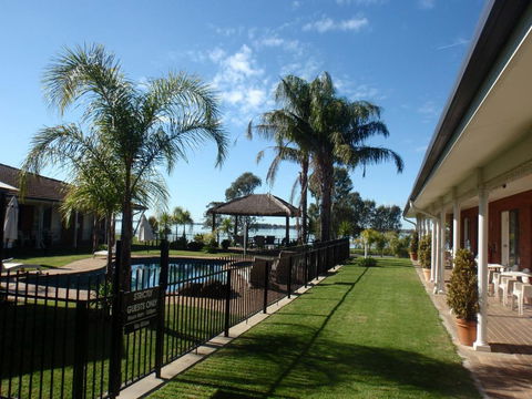 CAPRICORN MOTOR Inn - Great Ocean Road Tourism 0