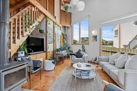 CHALET MOMA Port Elliot - BYO Linen - For Lovers Of Different - Great Ocean Road Tourism 0