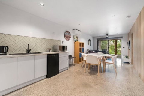 Chic Beach Studio - Great Ocean Road Tourism 4