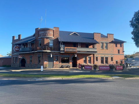 COMMERCIAL HOTEL KANIVA - Great Ocean Road Tourism 0