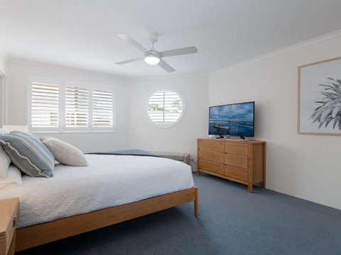 3 'Pelican Sands', 83 Soldiers Point Rd - Stunning Waterfront Unit With Magical Water Views & Air Conditioning - Great Ocean Road Tourism 1