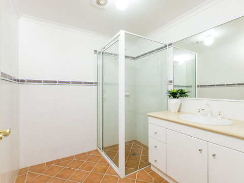 3 'Peninsula Waters', 2-4 Soldiers Point Rd - Beautiful Air Conditioned Unit With Pool, Lift & WIFI - Great Ocean Road Tourism 2