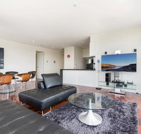 3-Bed Apartment with Parking Near Parks and Dining - Great Ocean Road Tourism