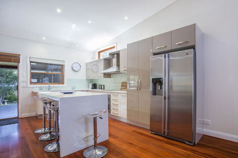 33 Bangalow - Narrawallee's Beautiful Bungalow - Great Ocean Road Tourism 2