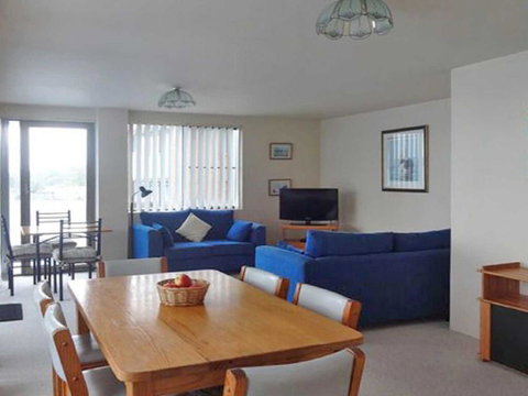 4 'The Point' 5-7 Mitchell Street- Stunnning Water Views With Air Conditioning - Great Ocean Road Tourism 3