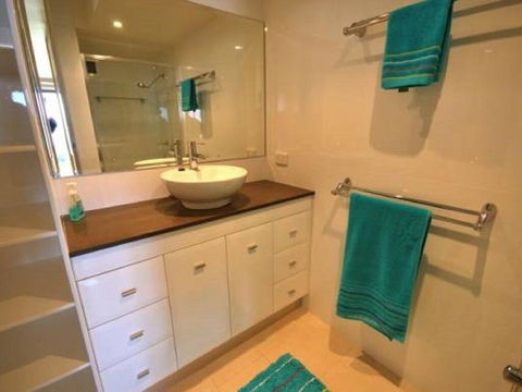 5 'Harbourside' 3-7 Soldiers Point Road - Ground Floor Waterfront Unit - Great Ocean Road Tourism 1