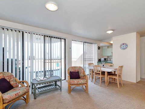 5 'The Point' 5-7 Mitchell Street - Large Balcony And Great Water Views - Great Ocean Road Tourism 2
