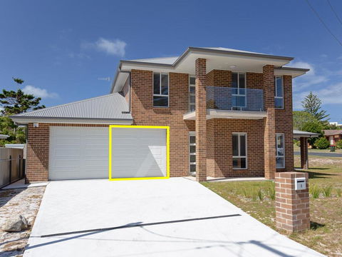 5 Bent Street - Huge House With Foxtel & Aircon - Great Ocean Road Tourism 0