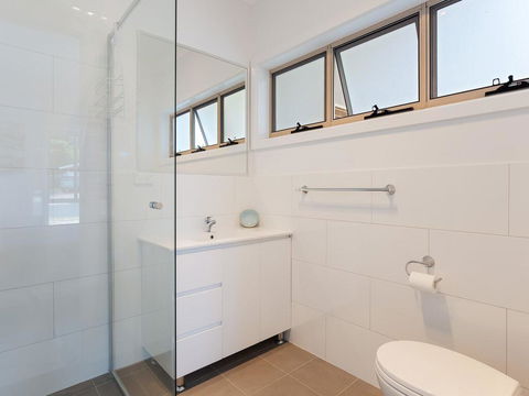 5 Bent Street - Huge House With Foxtel & Aircon - Great Ocean Road Tourism 2